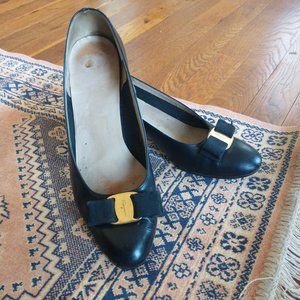 Salvatore Ferragamo Vara heels, size 7